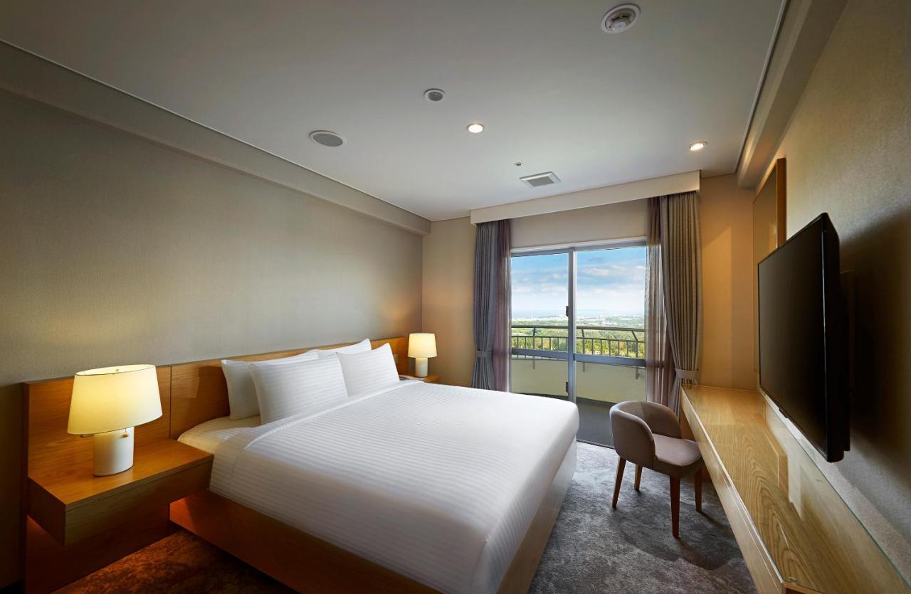Resort Ana Crowne Plaza Okinawa Hills By Ihg Uruma