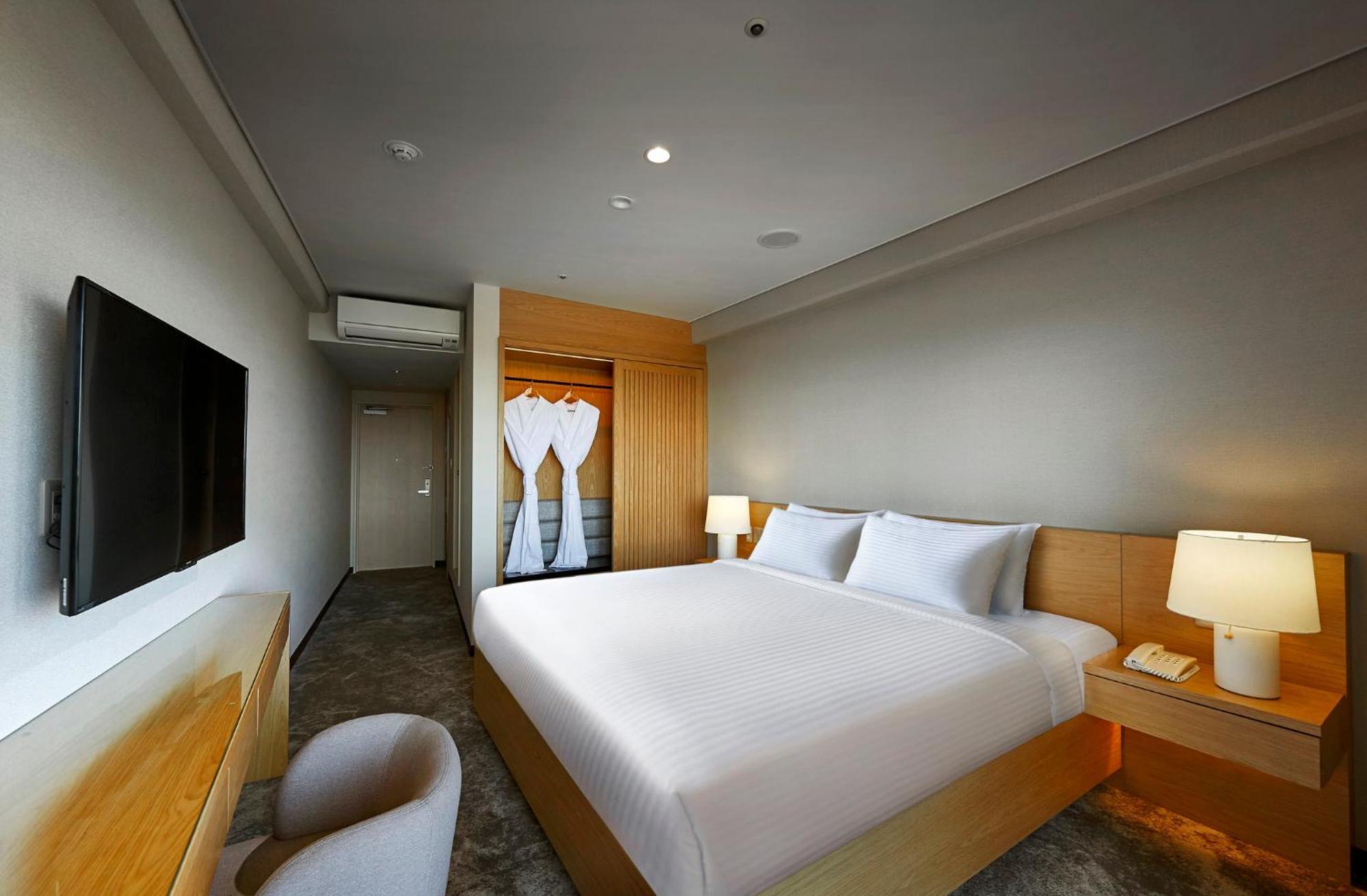 Ana Crowne Plaza Okinawa Hills By Ihg Resort Uruma