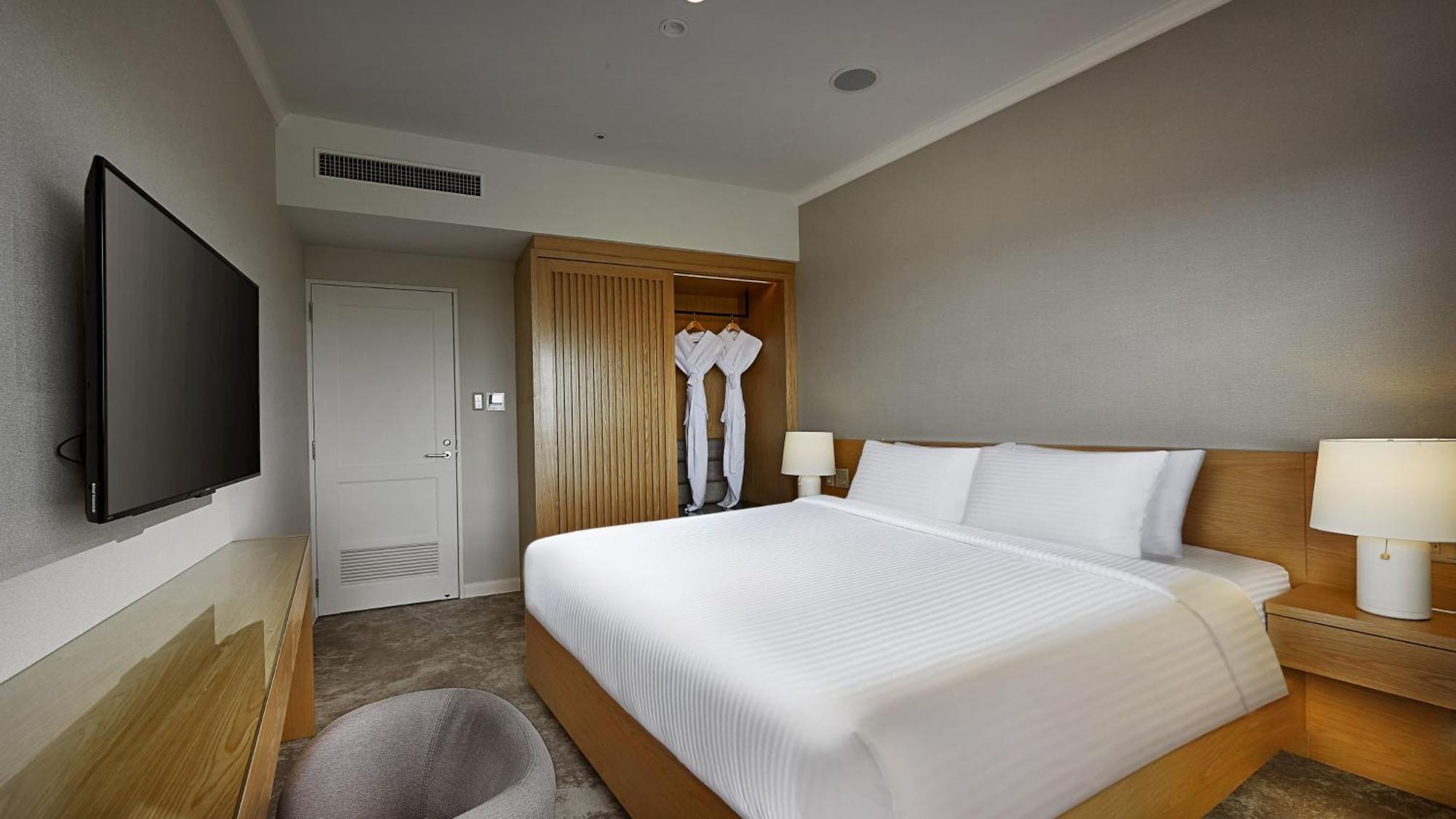 Ana Crowne Plaza Okinawa Hills By Ihg 4*